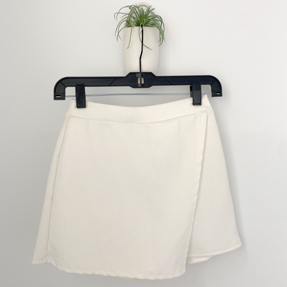 Charlotte Russe white mini skort